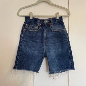 Levi's High Waisted 550 Medium Wash Slightly Distressed Shorts Size 24